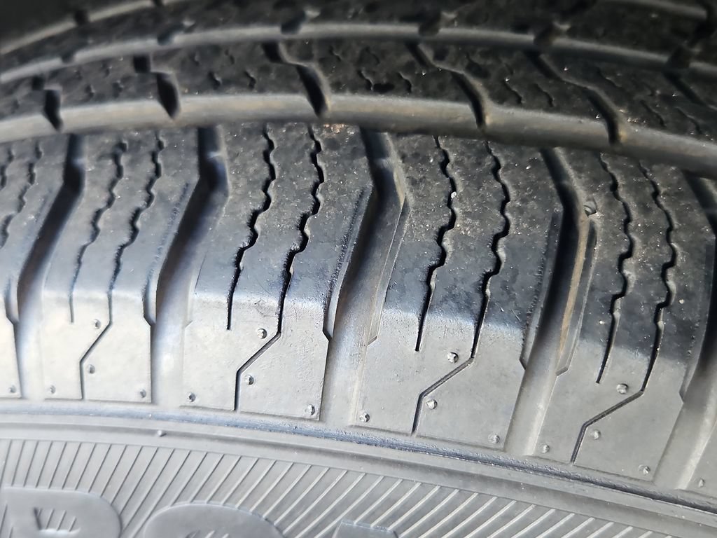 Used 2025 Chrysler Pacifica Select FWD image 35