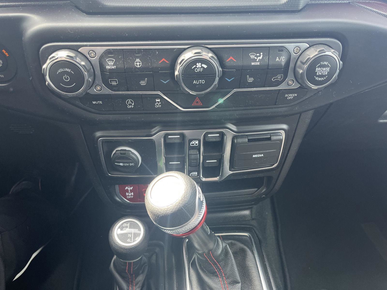 Used 2022 Jeep Wrangler Unlimited Rubicon w/ Cold Weather Group image 24