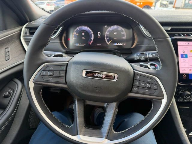 Certified 2025 Jeep Grand Cherokee L Limited w/ Luxury Tech Group II image 15