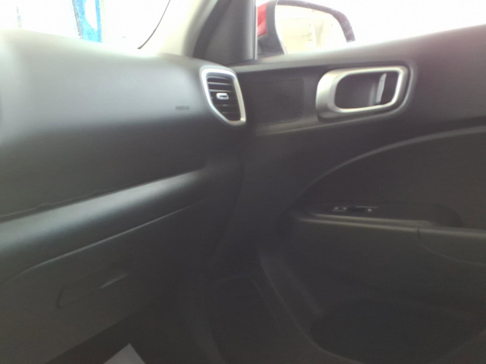Certified 2025 Hyundai Venue SEL FWD image 26