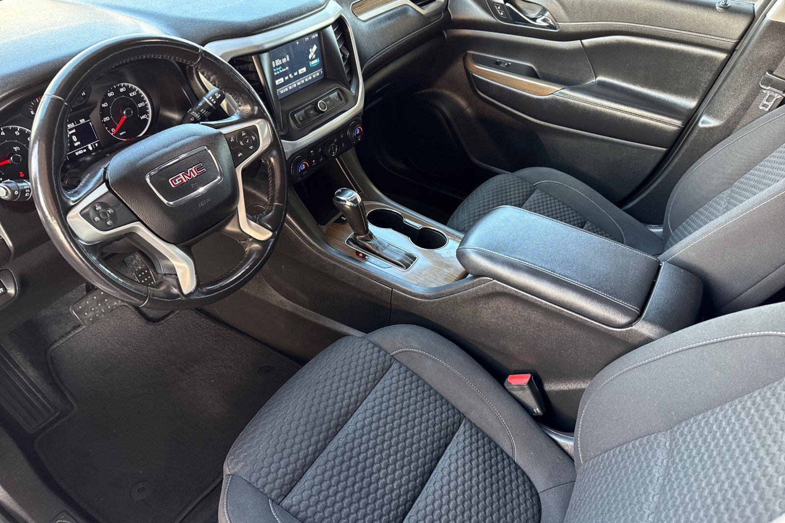 Used 2019 GMC Acadia SLE image 11