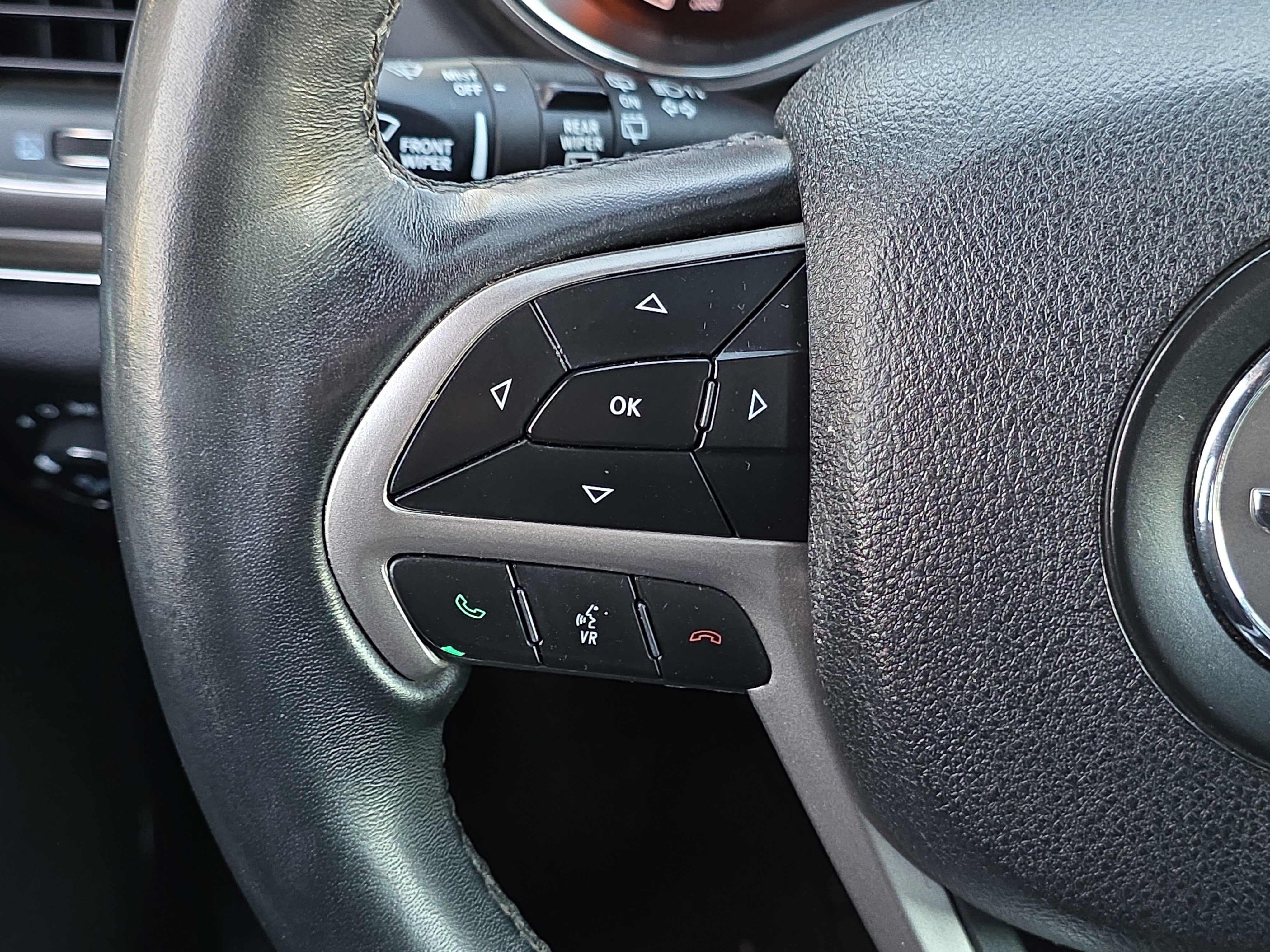Used 2018 Jeep Grand Cherokee Overland AWD/4WD image 15