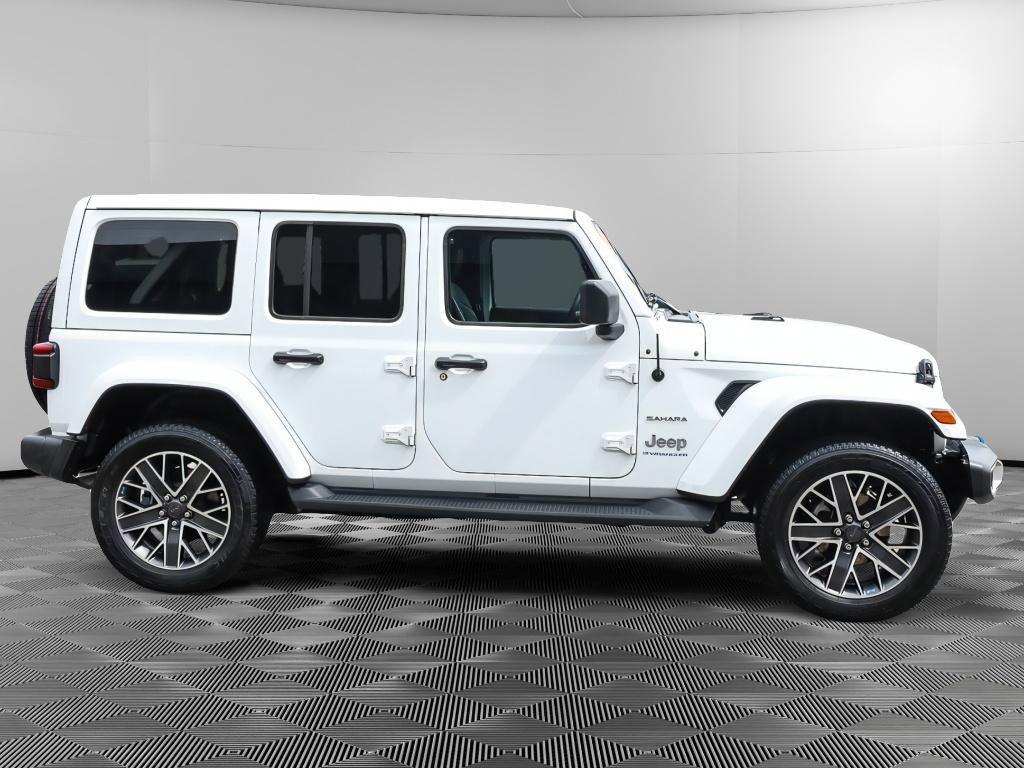 Used 2023 Jeep Wrangler Unlimited Sahara w/ Cold Weather Group AWD/4WD image 8