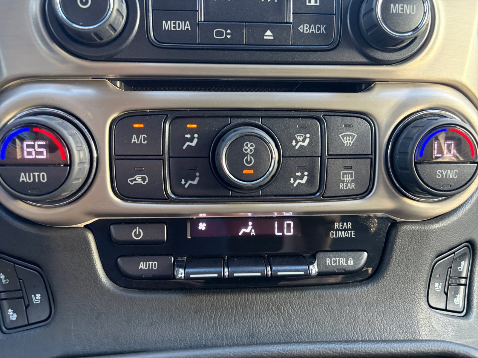 Used 2019 GMC Yukon Denali w/ Denali Ultimate Package AWD/4WD image 23