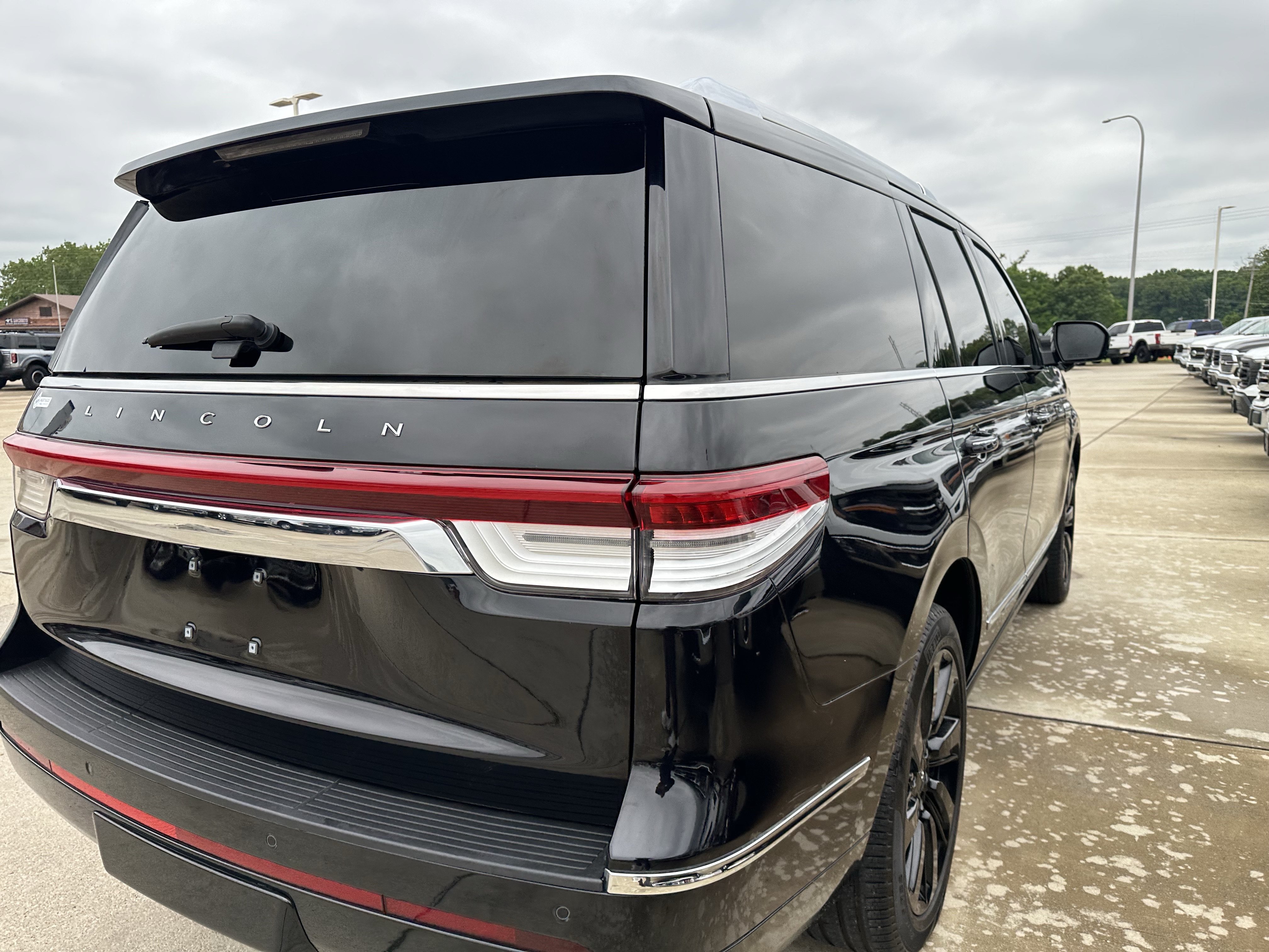 Used 2024 Lincoln Navigator Reserve AWD/4WD image 6