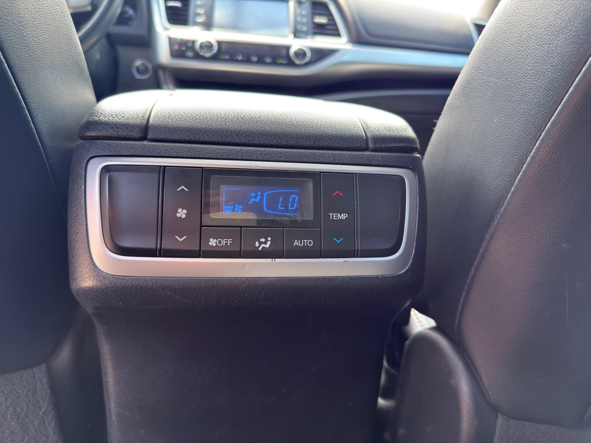 Used 2015 Toyota Highlander XLE FWD image 21