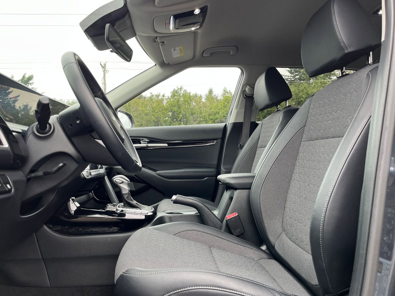 Used 2025 Kia Seltos S image 28