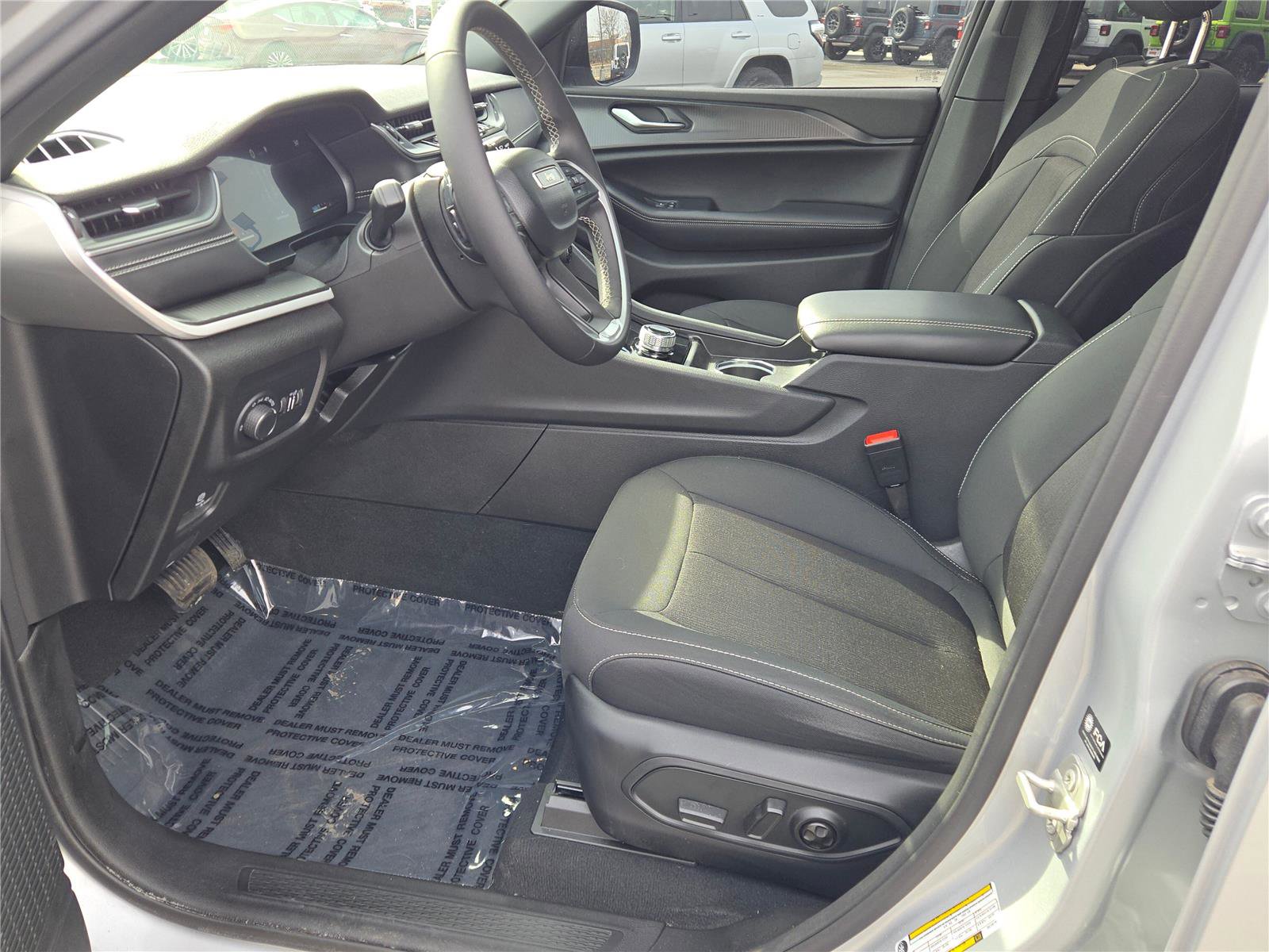 Used 2024 Jeep Grand Cherokee Laredo X image 26