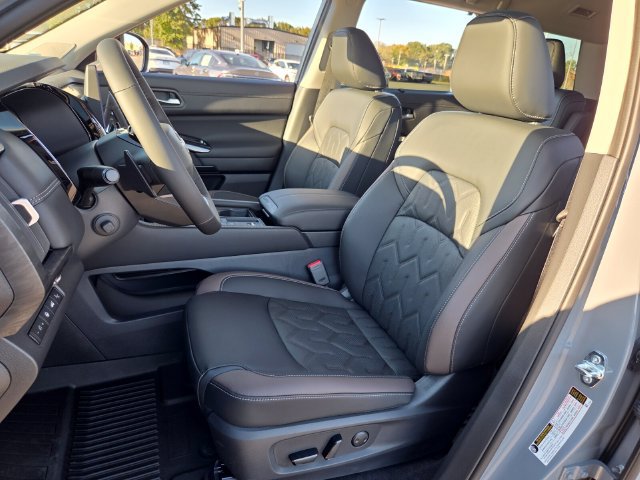 New 2026 Nissan Pathfinder Platinum FWD image 9