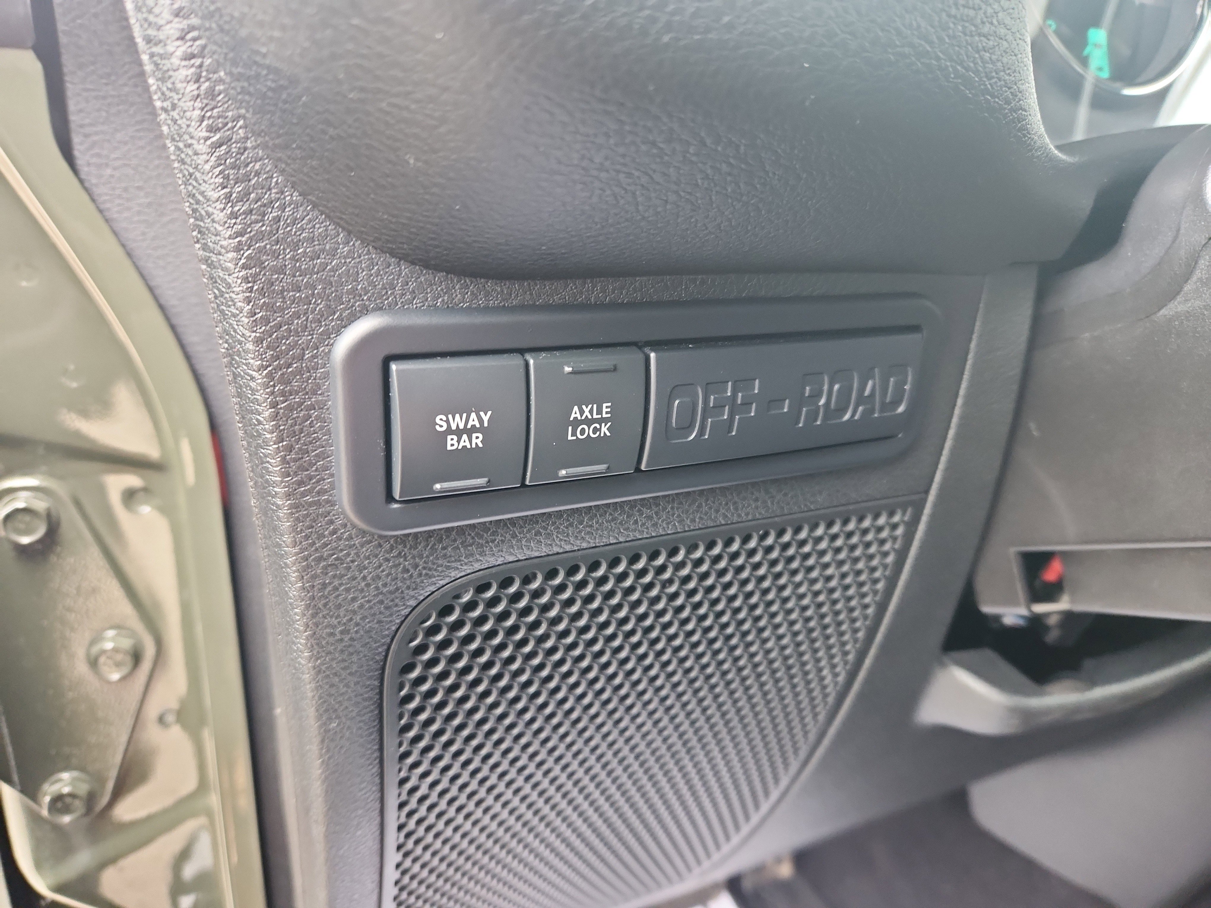 Used 2015 Jeep Wrangler Unlimited Rubicon w/ Connectivity Group image 23