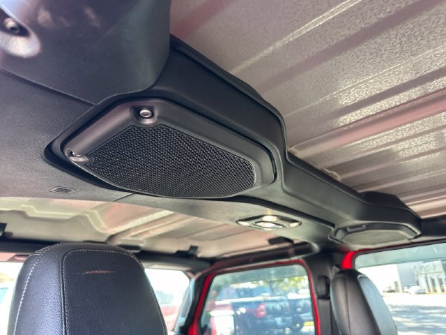 Used 2021 Jeep Wrangler Unlimited Rubicon w/ Cold Weather Group AWD/4WD image 16