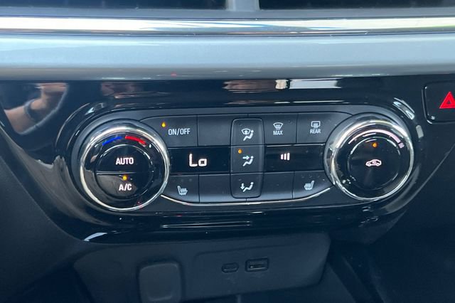 Used 2025 Chevrolet Trax LT w/ LT Convenience Package image 26