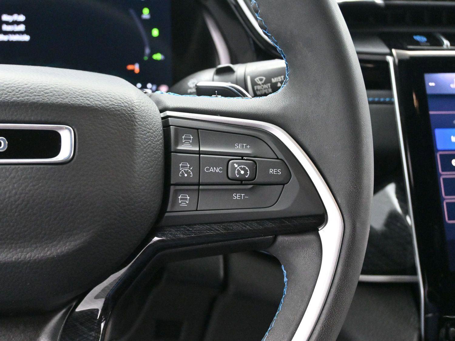 Used 2022 Jeep Grand Cherokee Trailhawk w/ Luxury Tech Group III AWD/4WD image 16