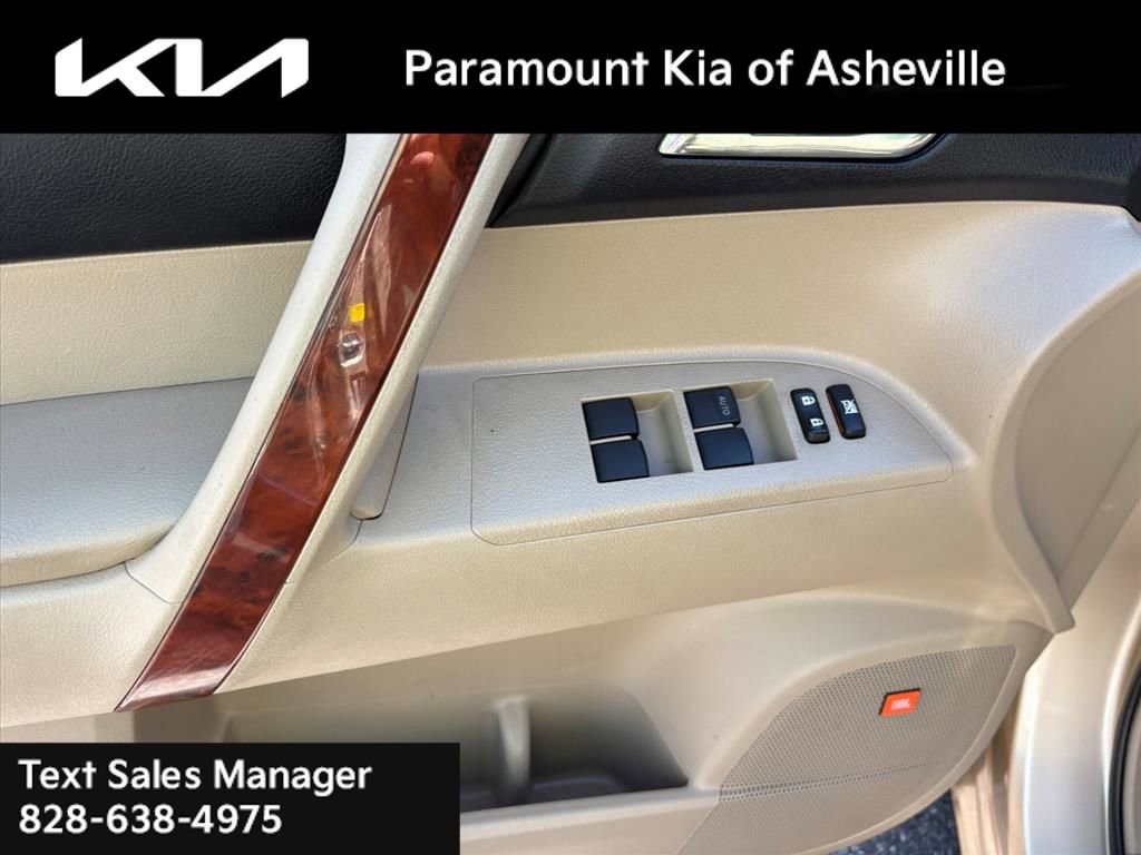 Used 2011 Toyota Highlander Limited w/ Tow Pkg image 24