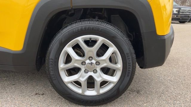Used 2017 Jeep Renegade Latitude w/ Popular Equipment Group image 27