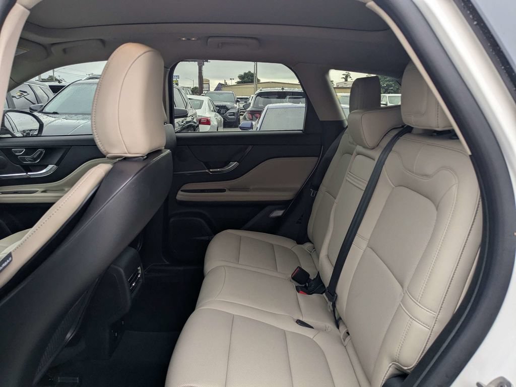 Used 2026 Lincoln Corsair Premiere FWD image 13