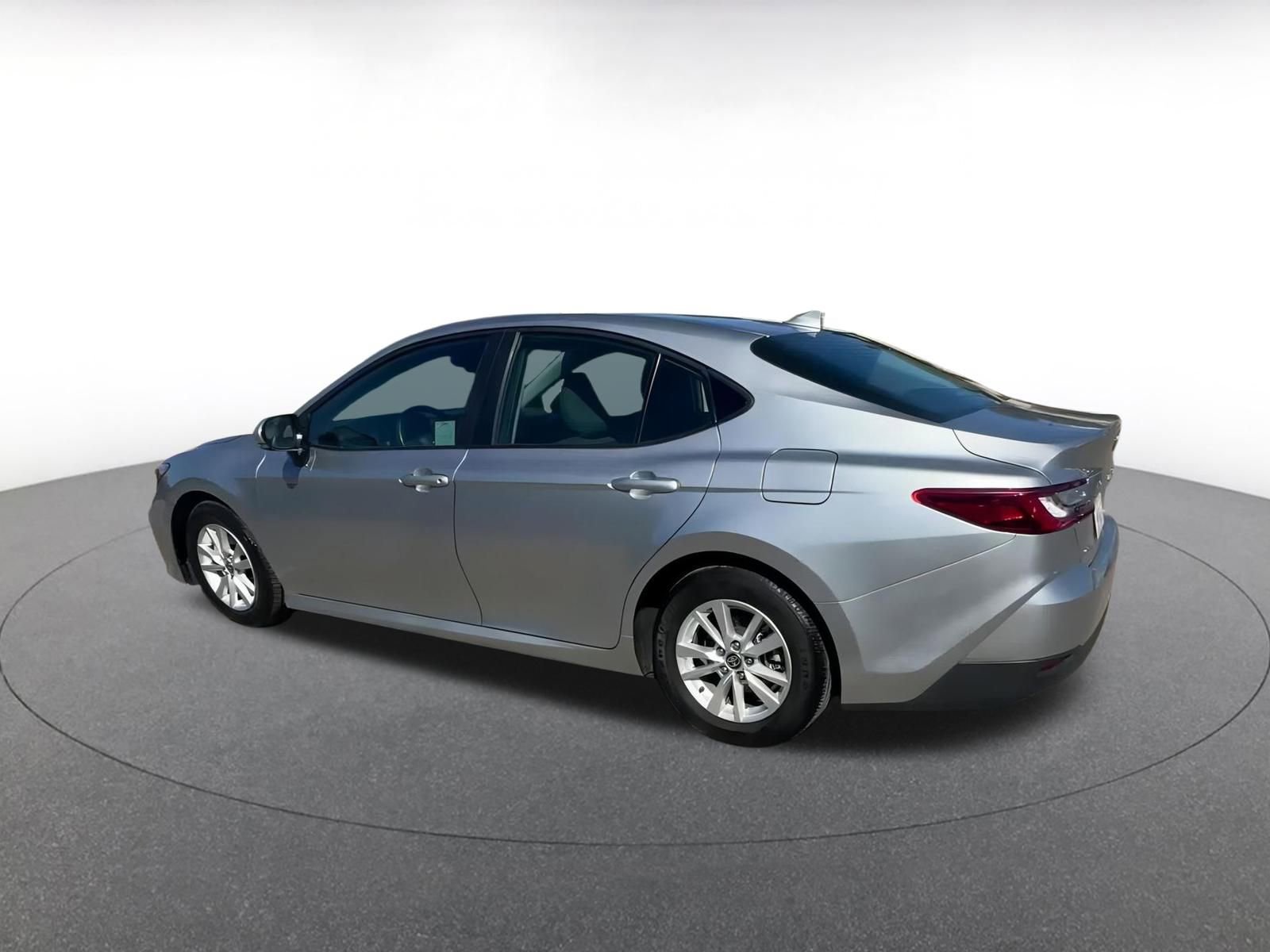 Used 2025 Toyota Camry LE image 10