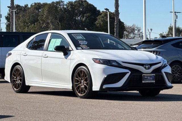 Used 2023 Toyota Camry SE w/ Protection Package (Q2) (TMS) image 3