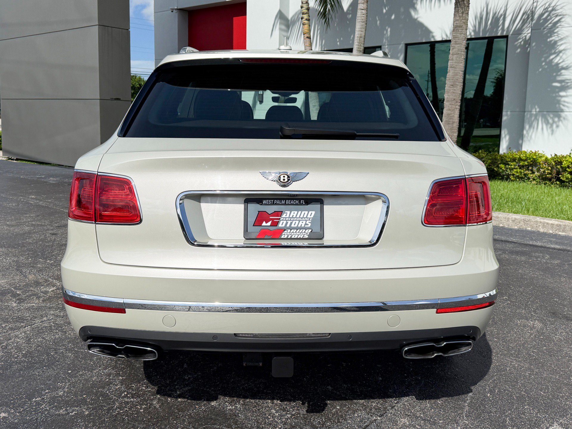 Used 2019 Bentley Bentayga AWD/4WD image 16