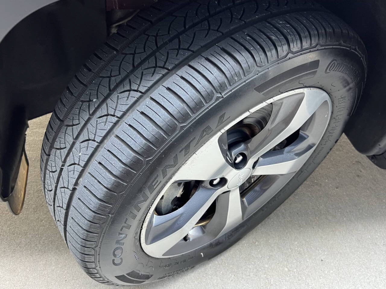 Used 2019 Jeep Cherokee Limited AWD/4WD image 13