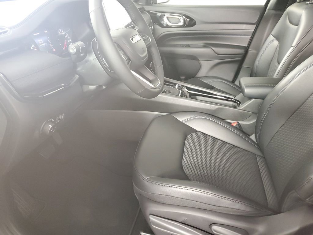 New 2026 Jeep Compass Latitude image 11