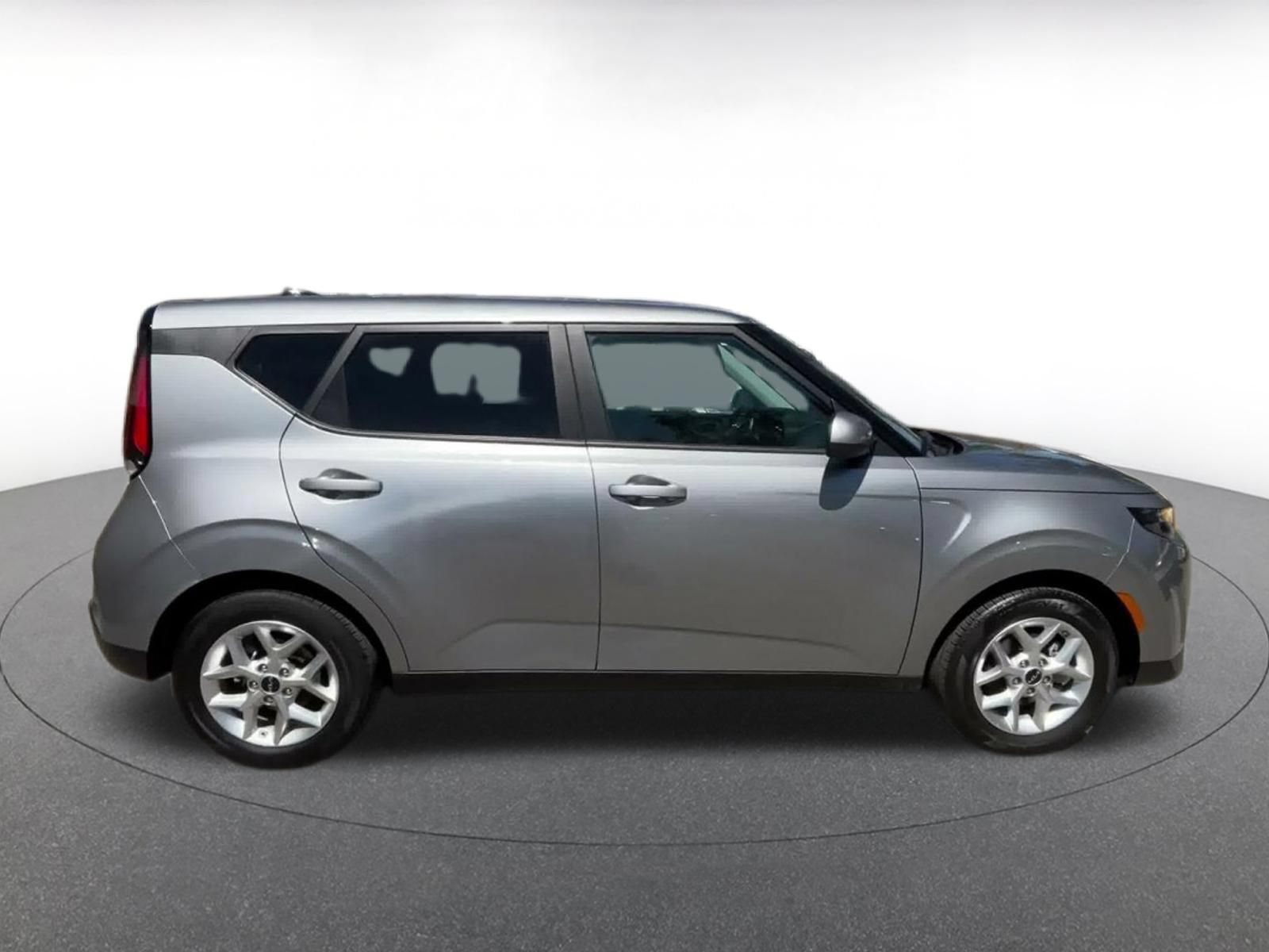 Used 2025 Kia Soul LX w/ LX Technology Package FWD image 15