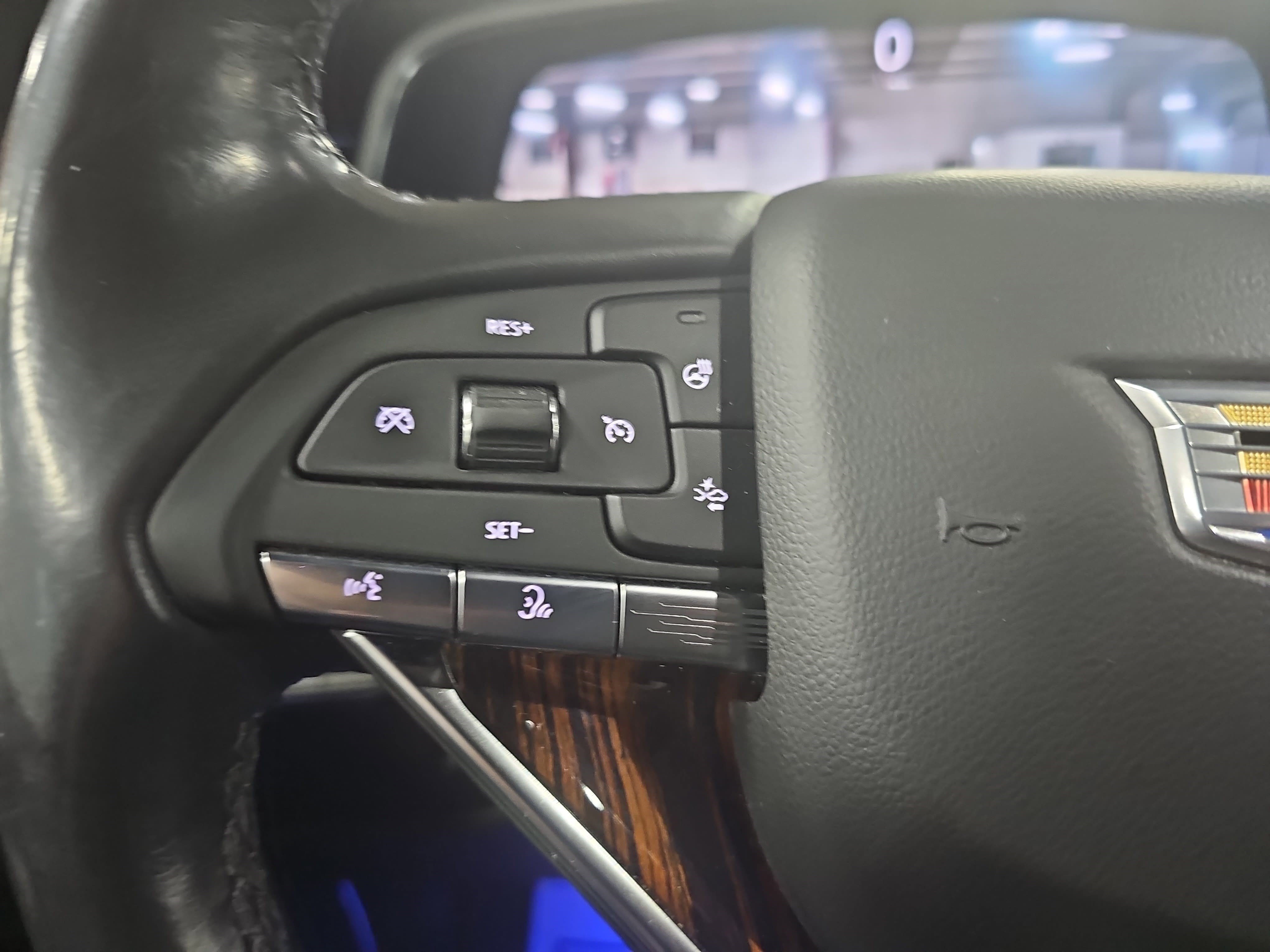 Used 2021 Cadillac Escalade ESV Premium Luxury image 19