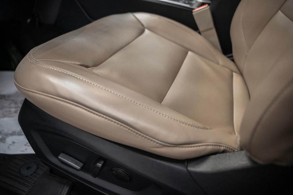 Certified 2021 Ford Explorer XLT w/ Equipment Group 202A image 38