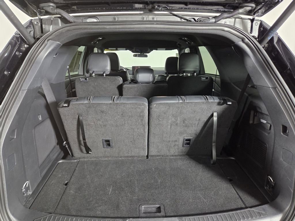 Used 2025 Ford Explorer ST-Line w/ ST-Line Street Pack AWD/4WD image 30