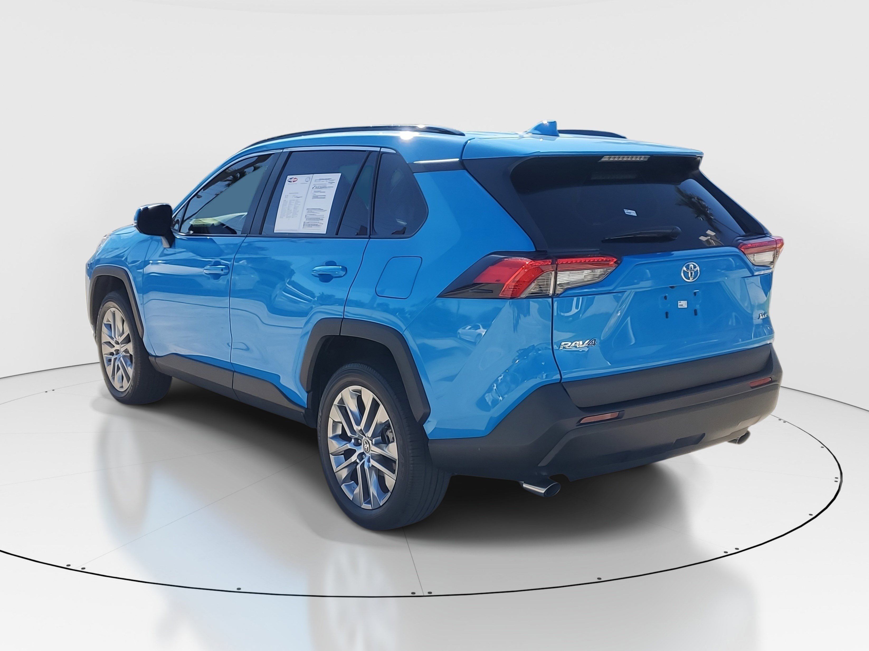 Used 2021 Toyota RAV4 XLE Premium image 5