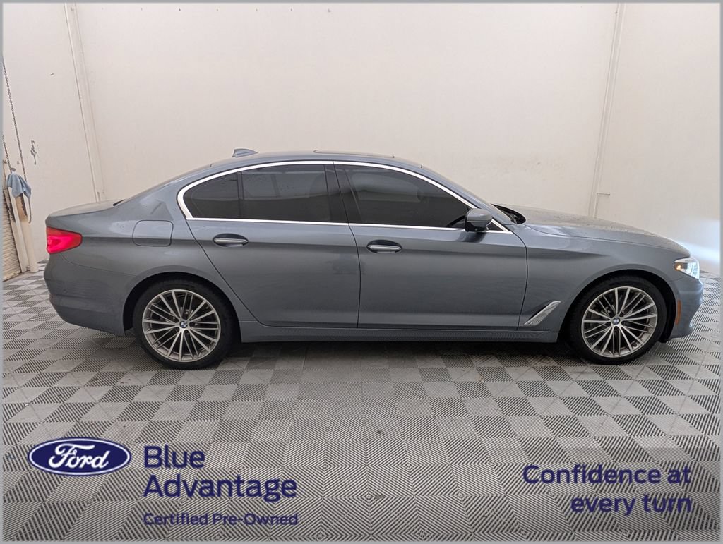 Used 2017 BMW 540i RWD image 2