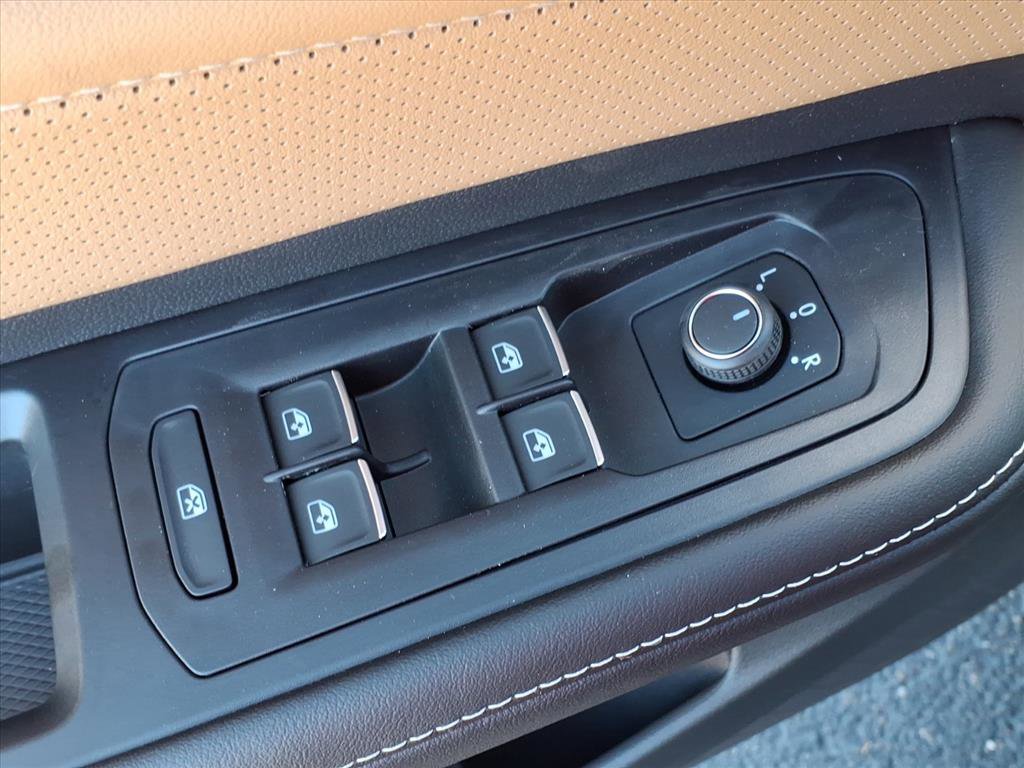 New 2026 Volkswagen Atlas Cross Sport SEL R-Line image 10