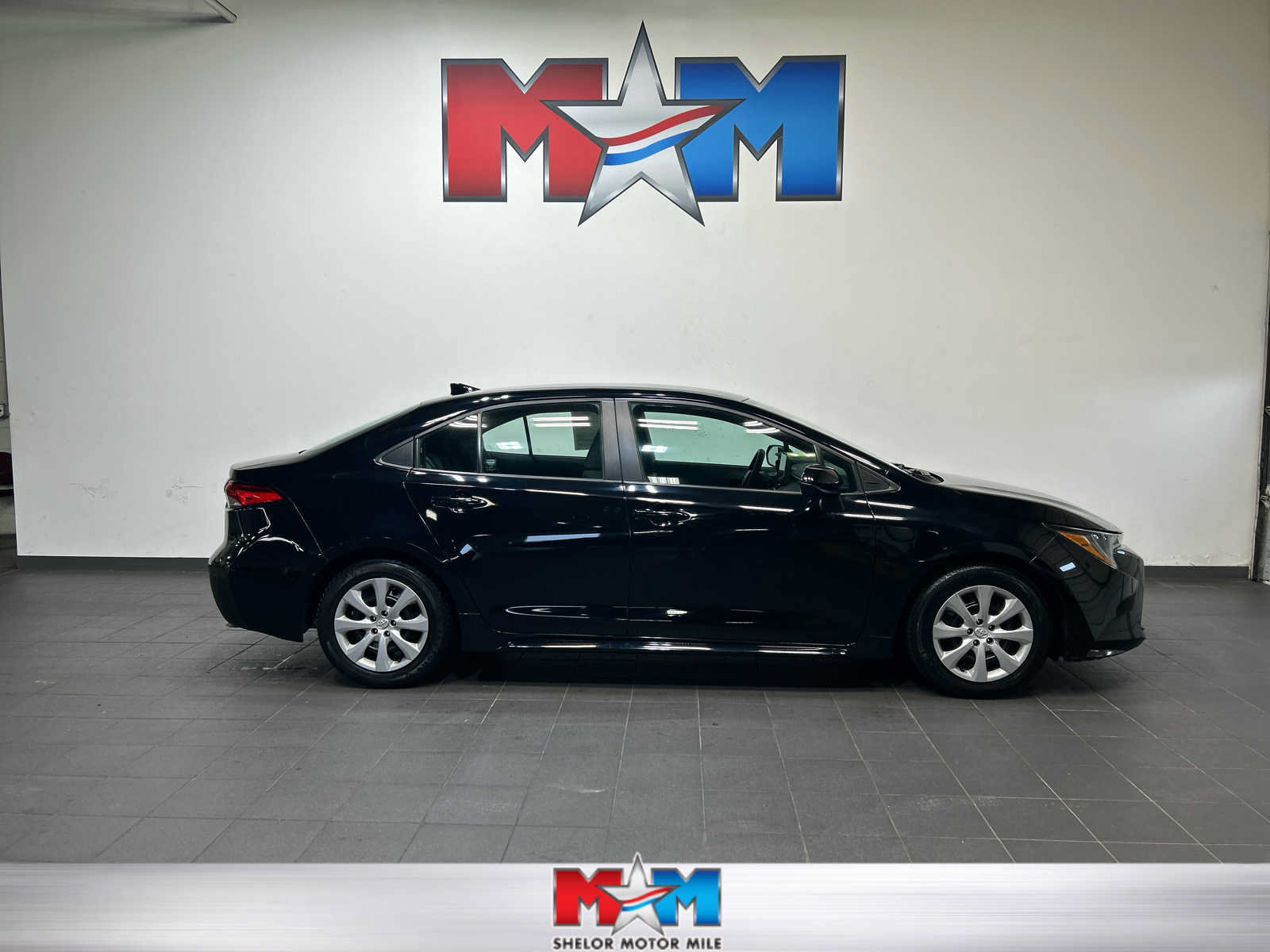 Used 2023 Toyota Corolla LE FWD image 1