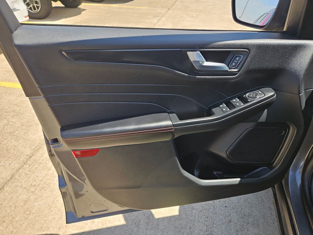 Used 2025 Ford Escape ST-Line image 14