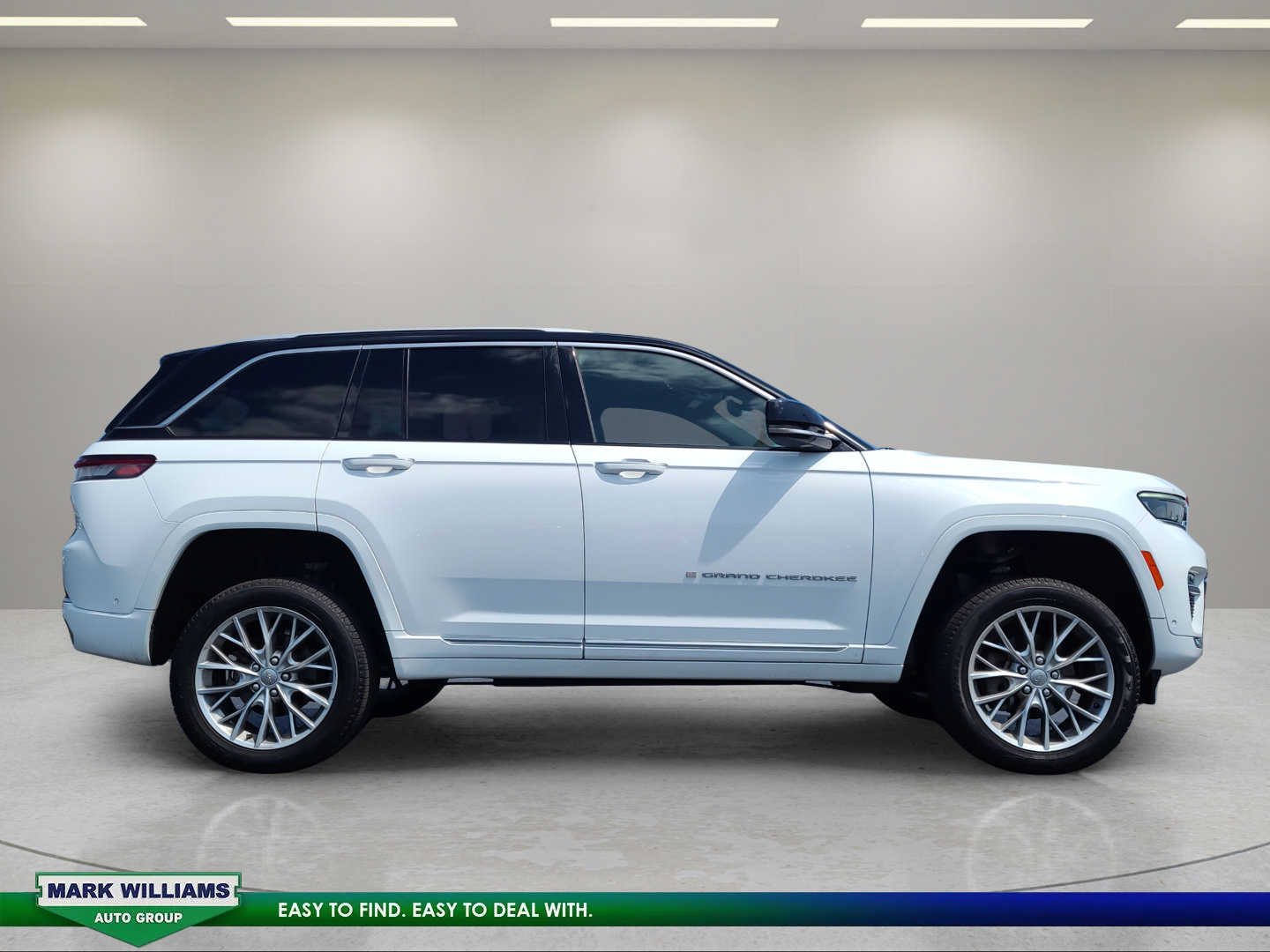 Used 2023 Jeep Grand Cherokee Summit w/ Luxury Tech Group V AWD/4WD image 2