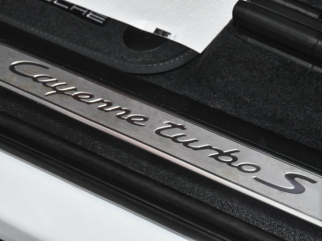 Used 2023 Porsche Cayenne Turbo S AWD/4WD image 12