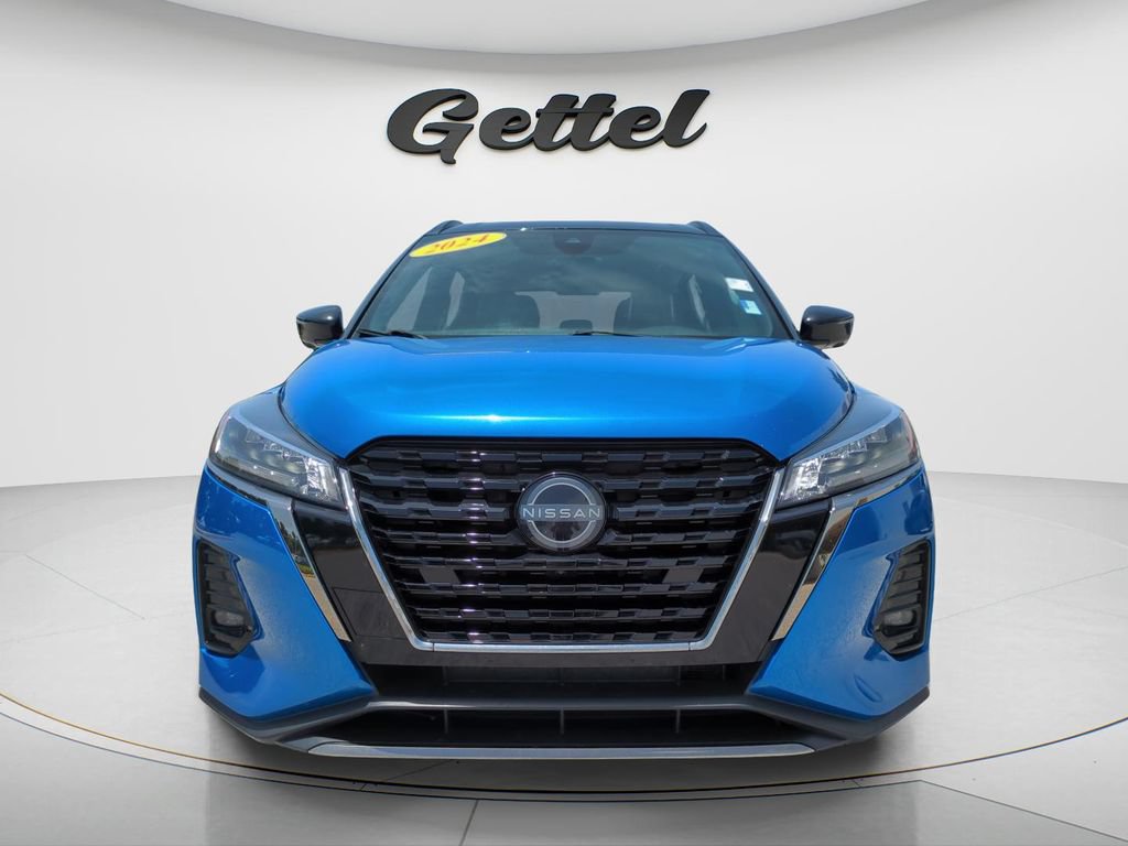 Used 2024 Nissan Kicks SR w/ SR Premium Package FWD image 2