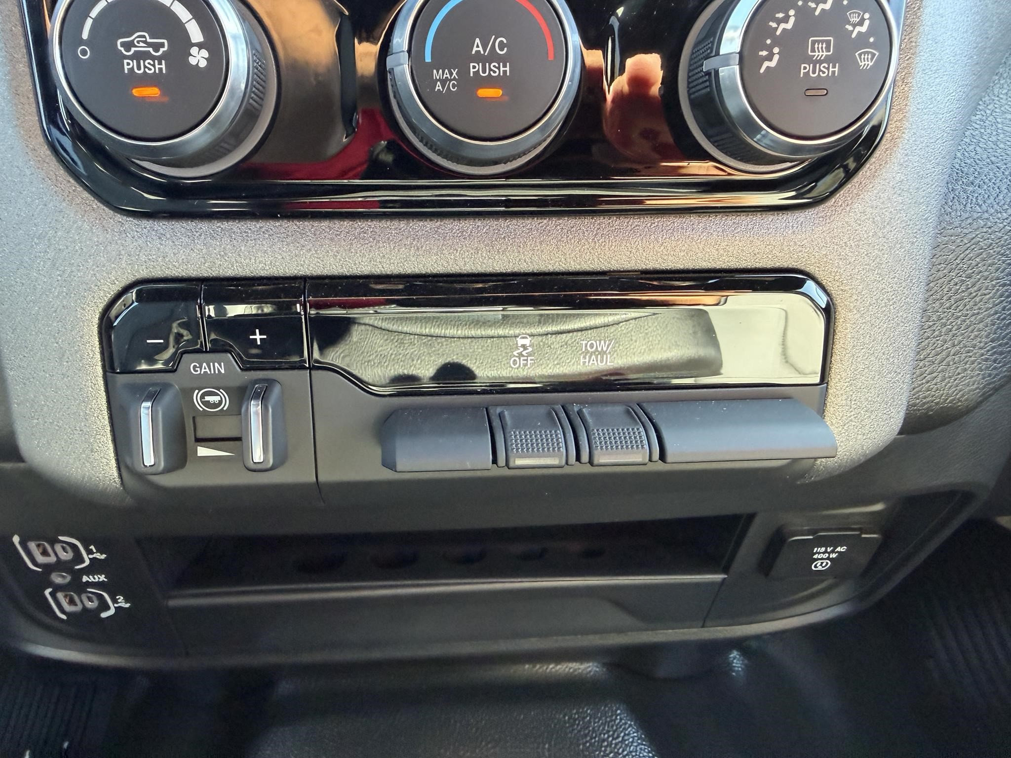 Used 2026 RAM 2500 Tradesman w/ Chrome Appearance Group AWD/4WD image 16