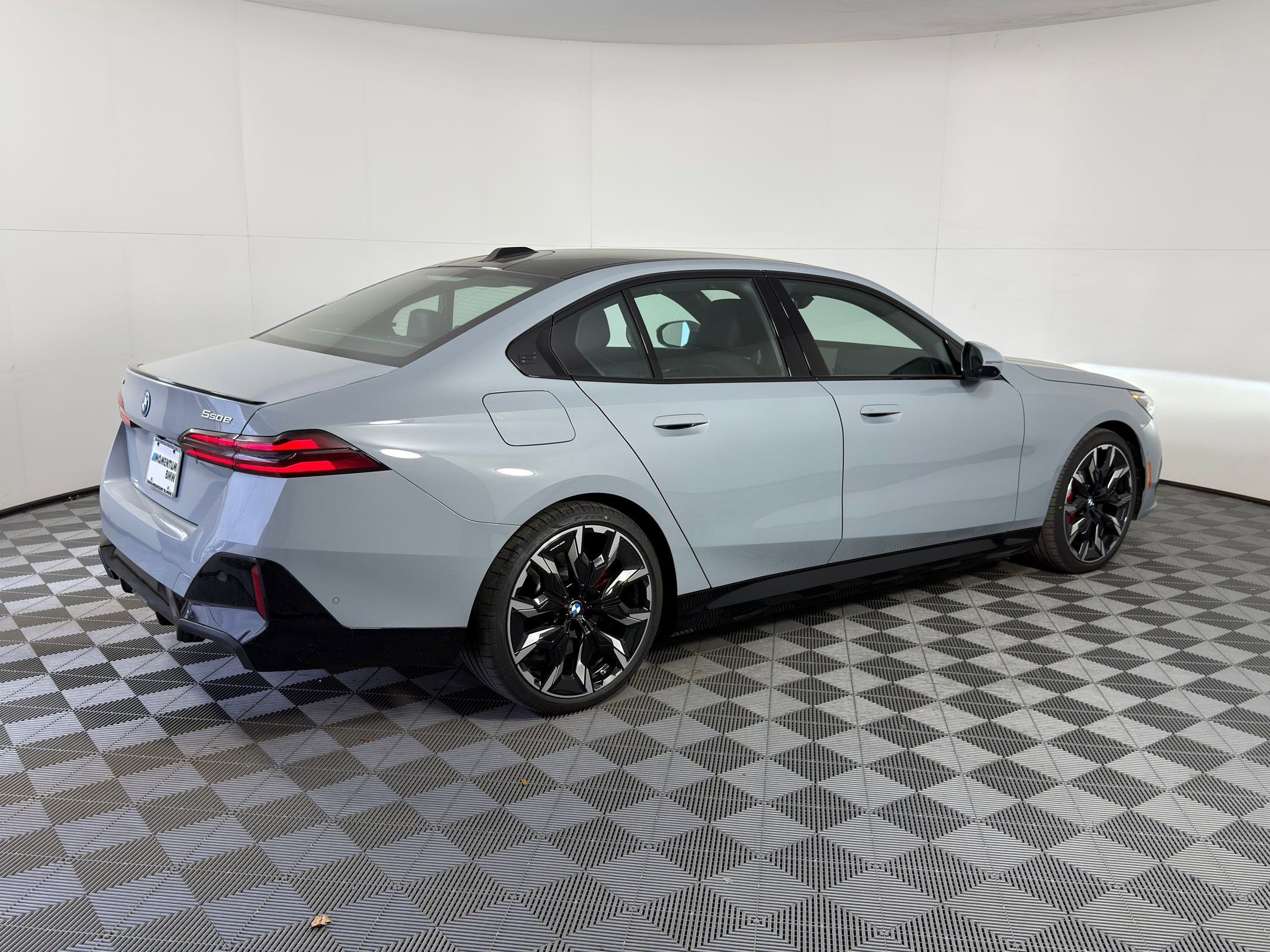 New 2026 BMW 550e xDrive w/ Executive Package image 7