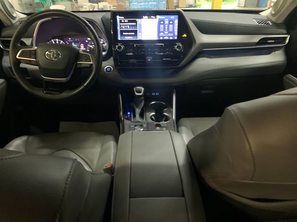 Used 2022 Toyota Highlander Limited AWD/4WD image 16
