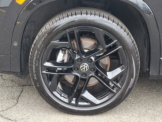 Certified 2025 Volkswagen Tiguan SE R-Line AWD/4WD image 28