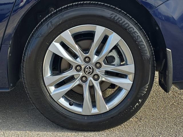 Used 2025 Toyota Sienna Limited image 35