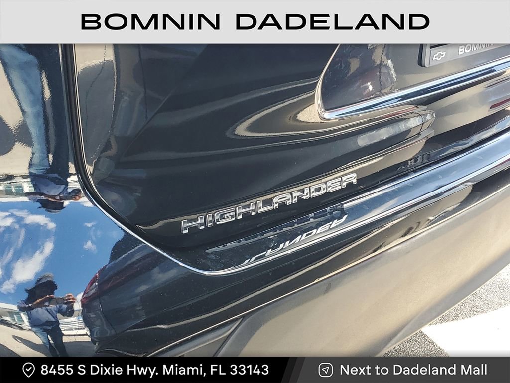 Used 2024 Toyota Highlander LE image 6