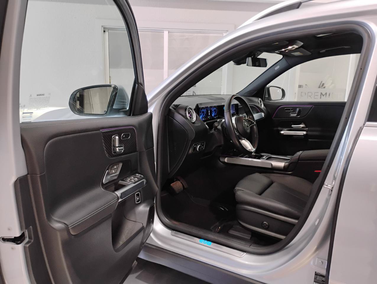 Used 2024 Mercedes-Benz EQB 300 4MATIC image 50