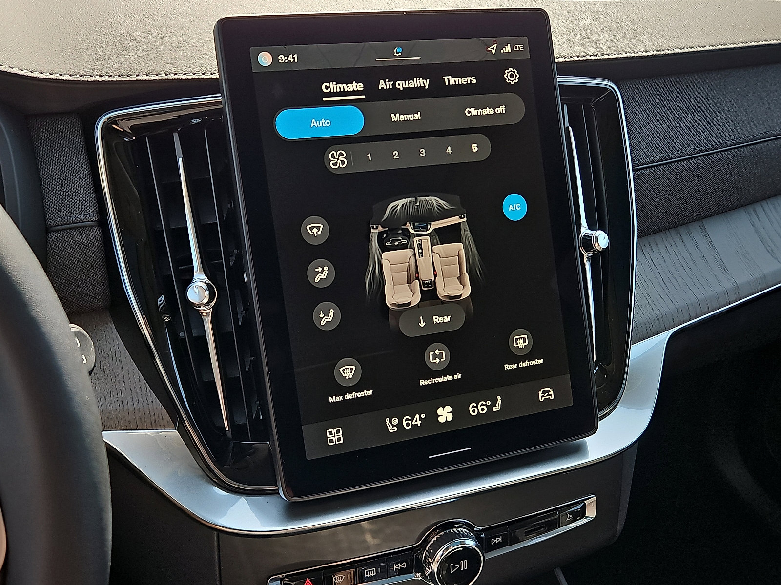 New 2026 Volvo XC90 B6 Ultra image 14