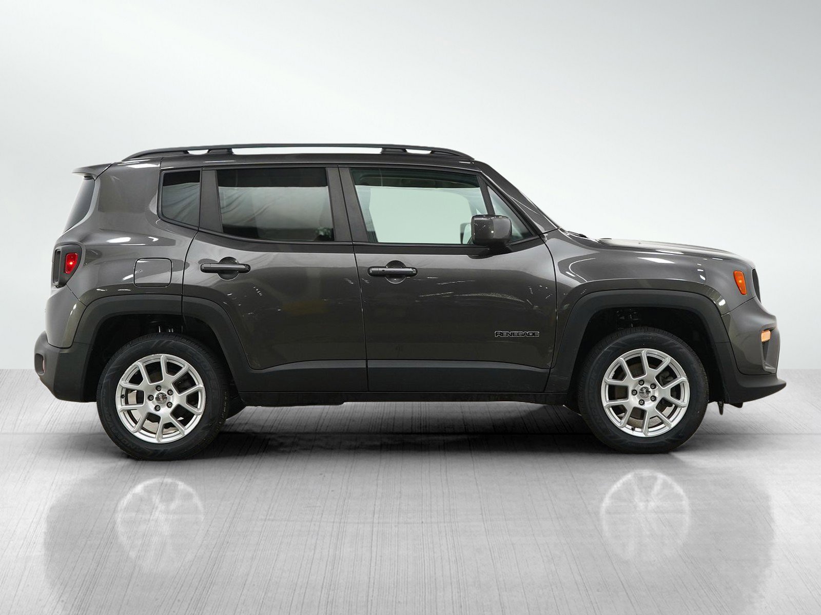 Used 2020 Jeep Renegade Latitude w/ Cold Weather Group AWD/4WD image 6