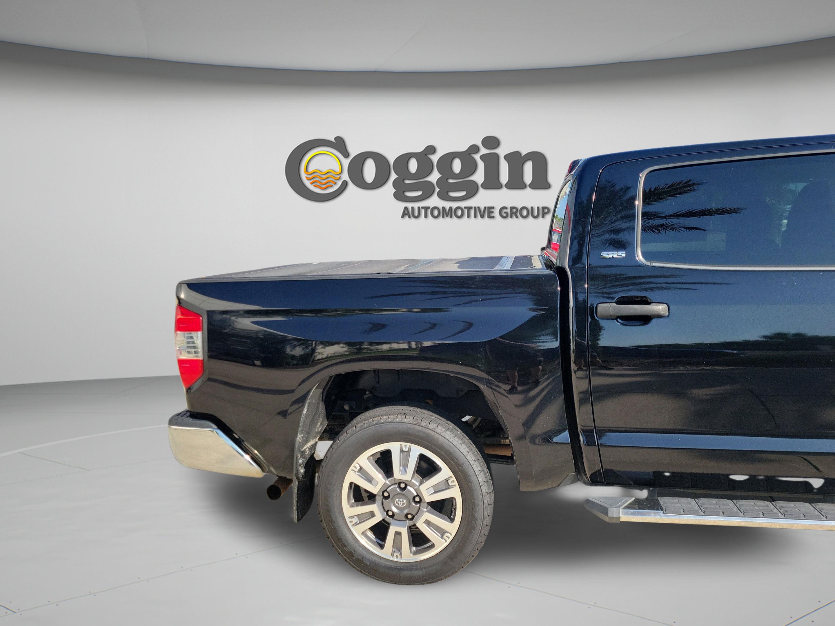 Used 2017 Toyota Tundra SR5 w/ SR5 Upgrade Package AWD/4WD image 28