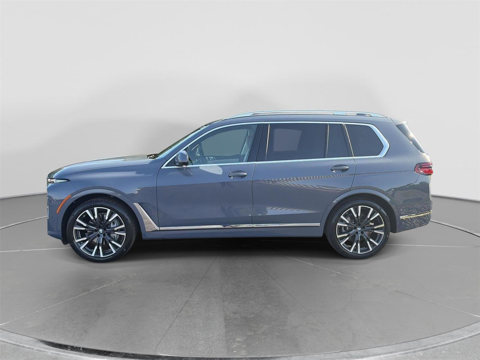 Certified 2024 BMW X7 xDrive40i w/ Executive Package AWD/4WD image 2
