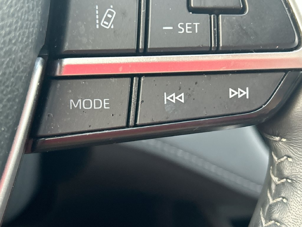 Used 2024 Toyota Highlander XLE FWD image 17