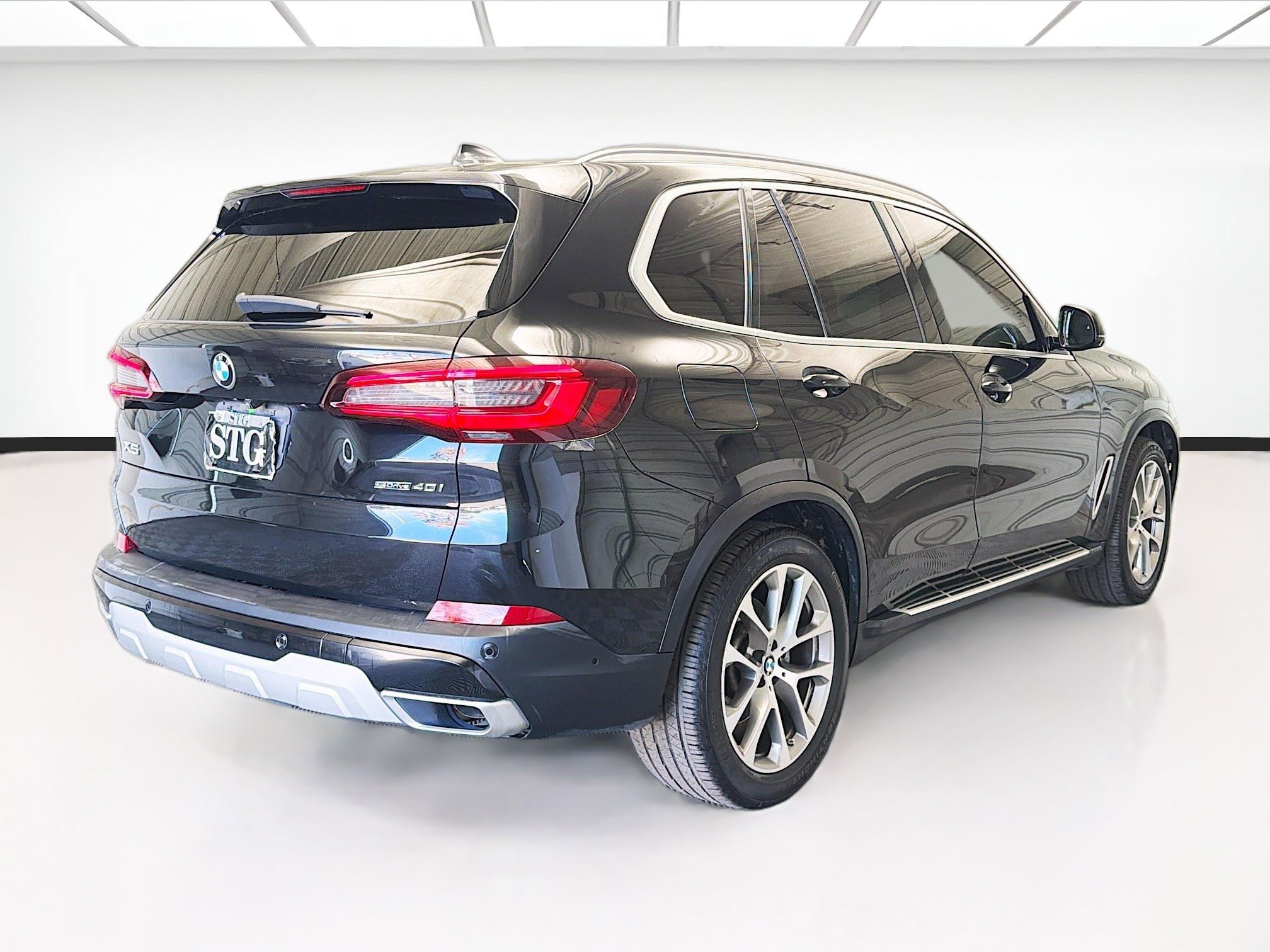 Used 2022 BMW X5 sDrive40i w/ Parking Assistance Package image 4